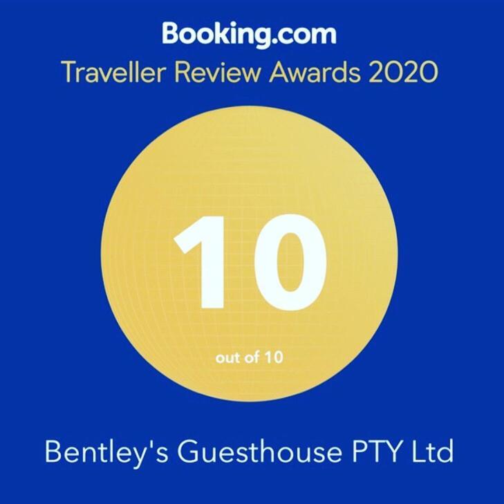 Bentley'S Guesthouse โบลแบร์กสตรานด์ ภายนอก รูปภาพ